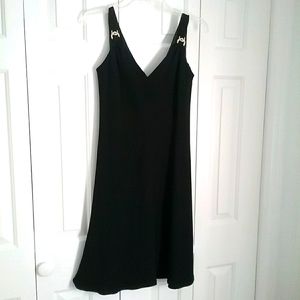 Evan Picone V neck & back w/ gold double circle